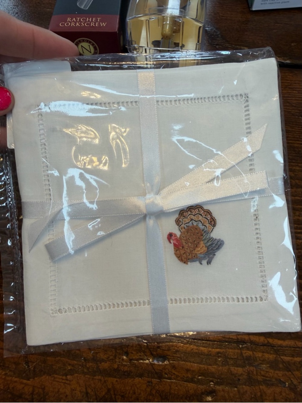 Brand New Henry Handwork Set of 4 White Turkey Embroidered Cotton Napkins